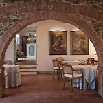 The Club House 5*