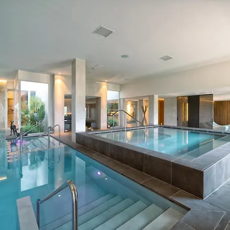 The Club House Hotel