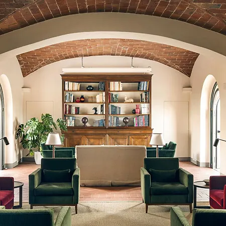 The Club House 5*
