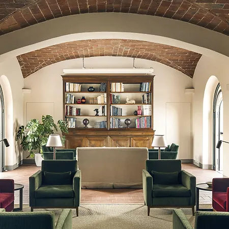 The Club House Hotel 5*